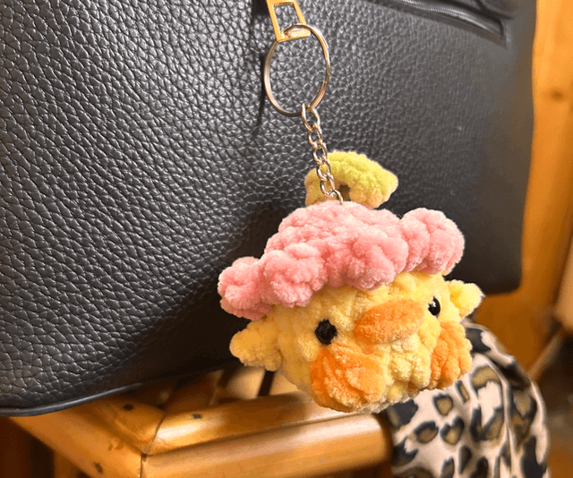 Porte-clés Poussin Chapeau Fleur