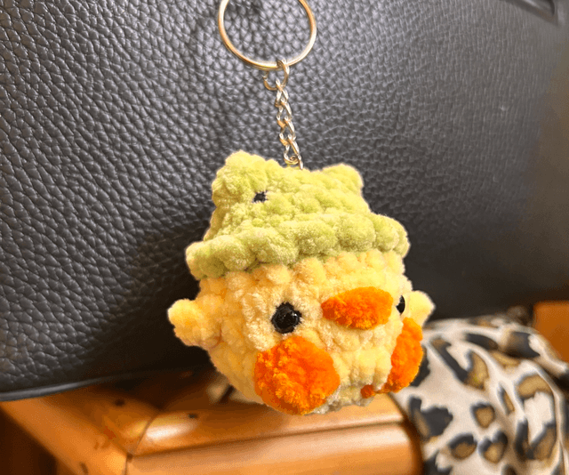 Porte-clés Poussin Chapeau Grenouille